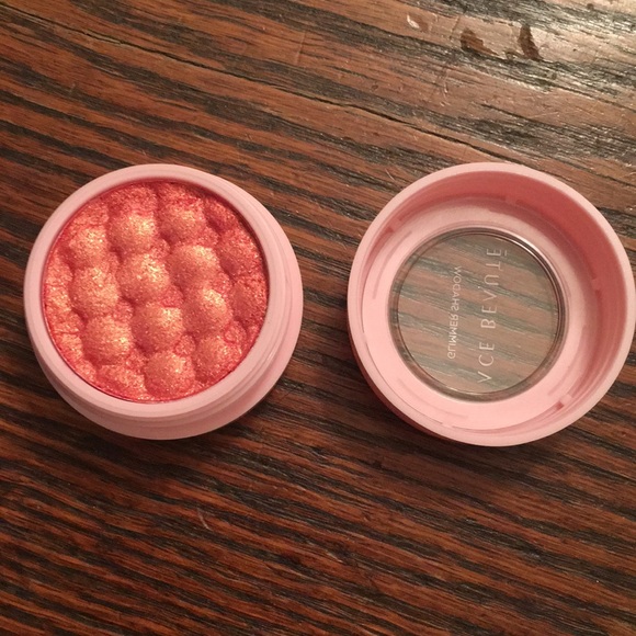 Glimmer eyeshadow - Picture 2 of 3